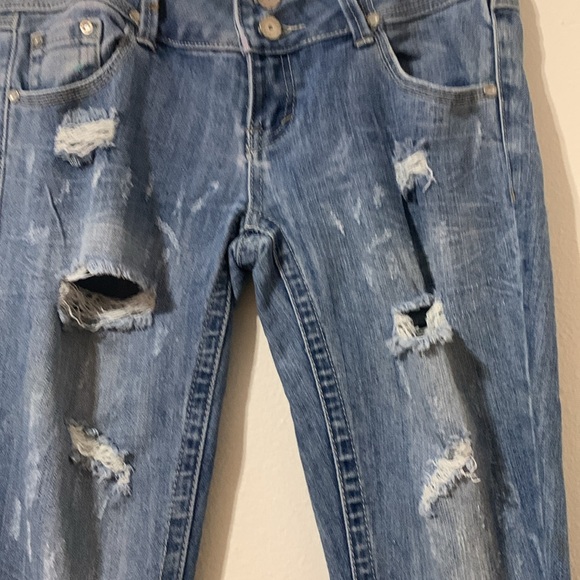 Almost Famous Capri Jeans Size 7 Few Stones missing on pockets Used - Picture 5 of 8